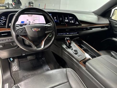 Used 2023 Cadillac Escalade Premium Luxury AWD/4WD image 35