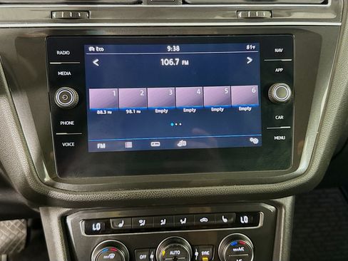 Used 2018 Volkswagen Tiguan SEL w/ 3rd Row Seat Package AWD/4WD image 17