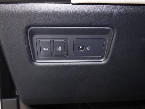 Used 2017 Land Rover Range Rover Sport HSE image 19