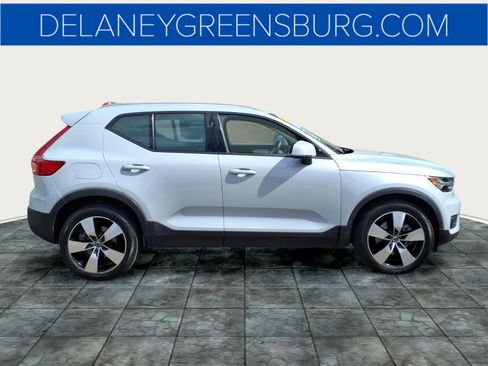 Used 2020 Volvo XC40 T5 Momentum w/ Protection Package Premier AWD/4WD image 2