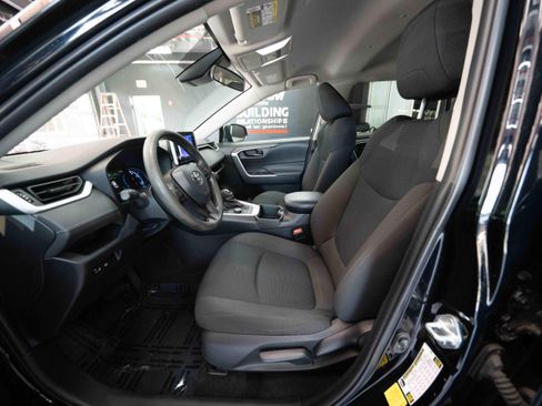 Used 2023 Toyota RAV4 LE AWD/4WD image 9