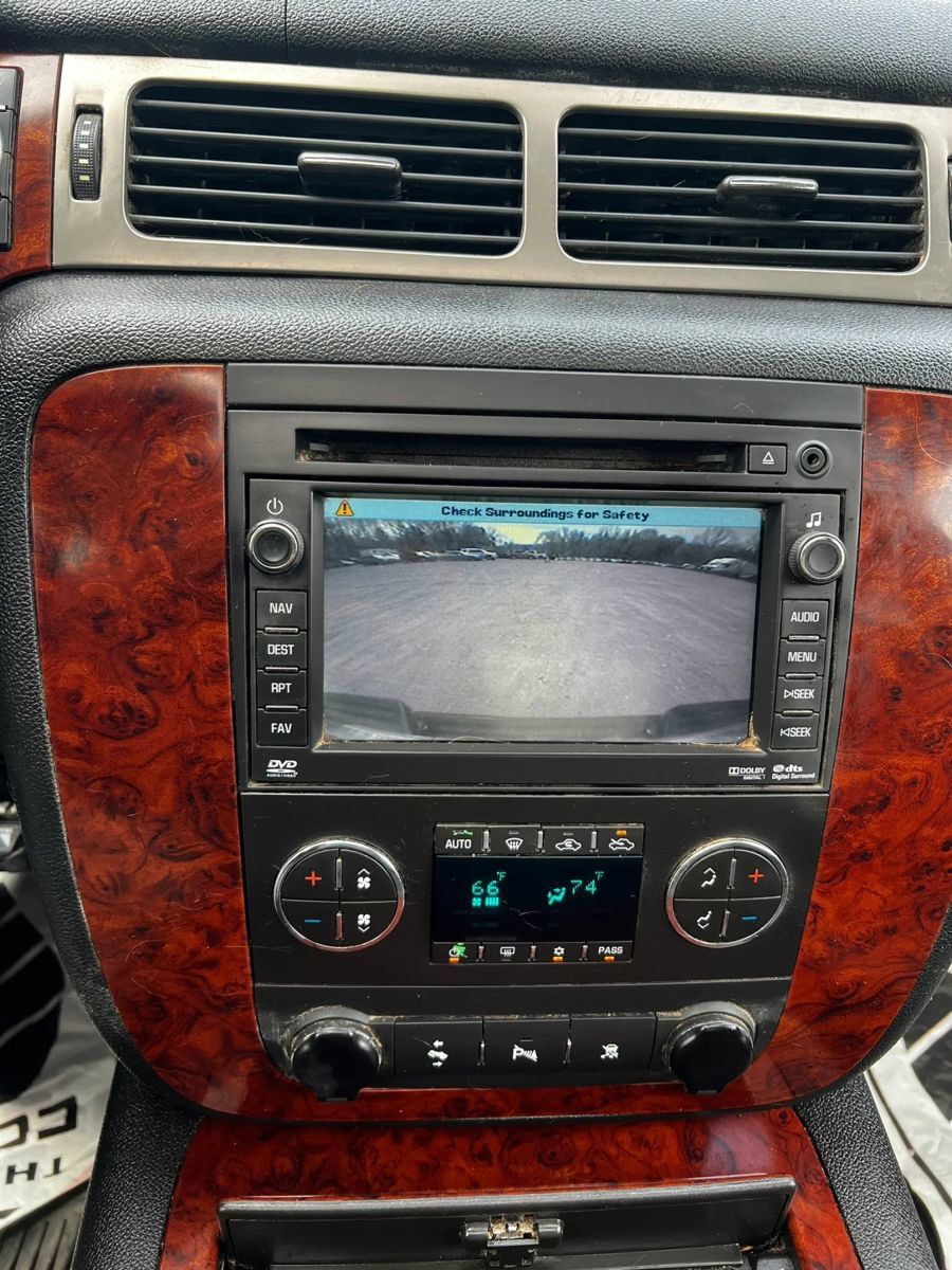 Used 2011 Chevrolet Avalanche LTZ AWD/4WD image 19