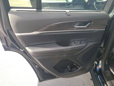 New 2025 Jeep Grand Cherokee Limited w/ Luxury Tech Group II image 21