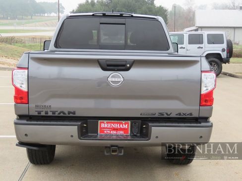 Used 2023 Nissan Titan SV w/ SV Convenience Package image 5