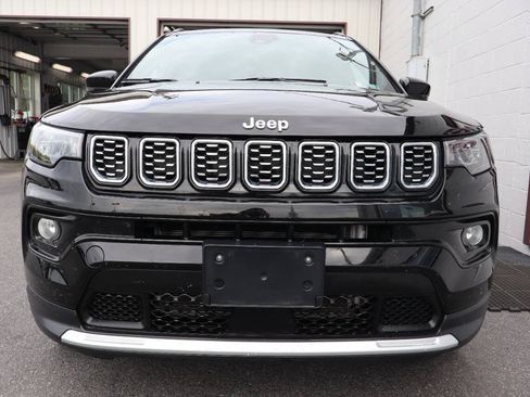 Used 2025 Jeep Compass Limited AWD/4WD image 2