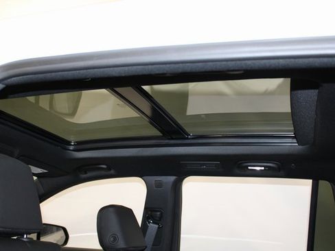 New 2025 Cadillac XT6 Luxury image 9