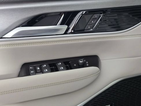 New 2026 Jeep Grand Wagoneer L Limited w/ Rear Seat Video Group I AWD/4WD image 18