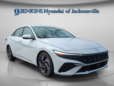 New 2025 Hyundai Elantra SEL image 7