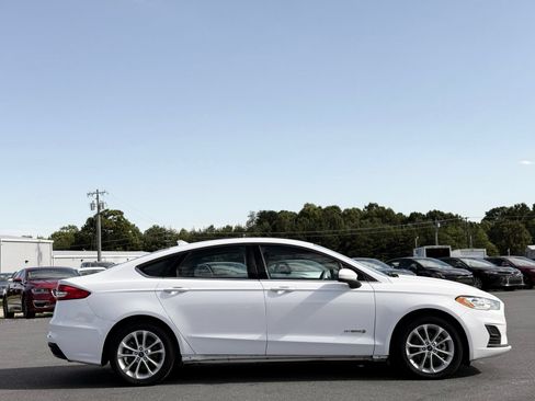 Used 2019 Ford Fusion SE FWD image 5