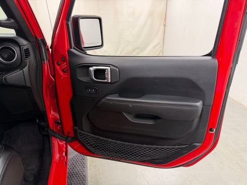 Used 2019 Jeep Wrangler Unlimited Sahara w/ Dual Top Group AWD/4WD image 9