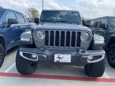 Used 2023 Jeep Gladiator Sport image 2