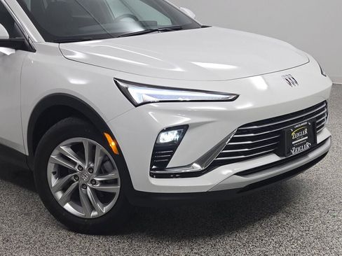 New 2026 Buick Envista Preferred image 2