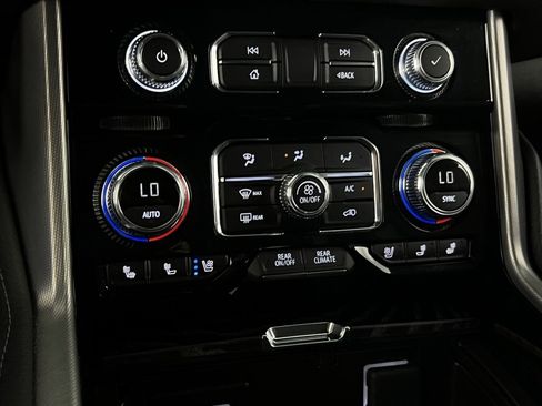 Used 2024 GMC Yukon XL Denali image 18