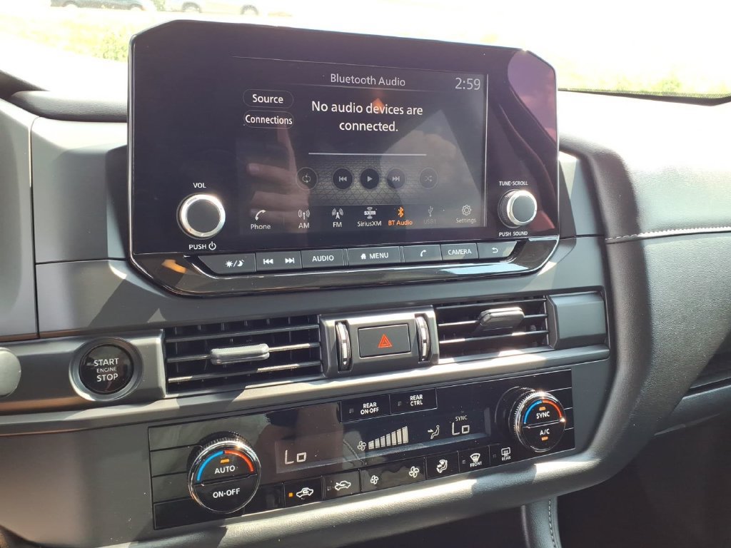 Used 2025 Nissan Pathfinder S AWD/4WD image 9