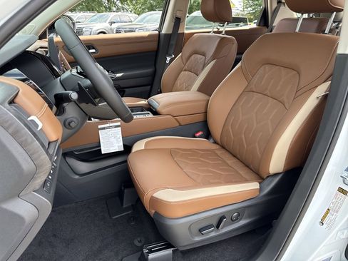 New 2026 Nissan Pathfinder Platinum FWD image 15