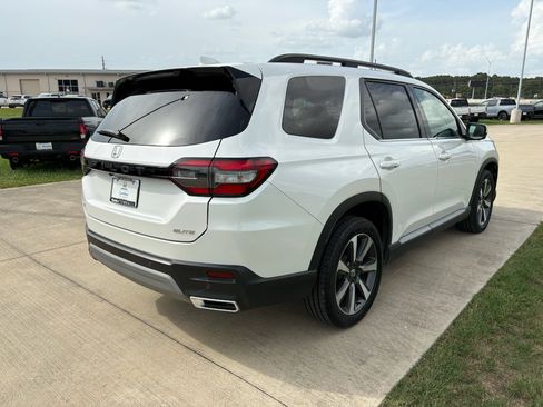 Certified 2025 Honda Pilot Elite image 8