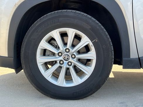 Used 2024 Toyota Grand Highlander XLE image 8