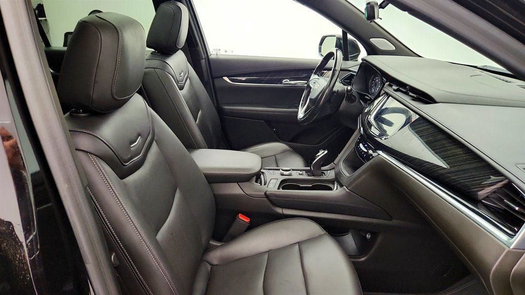 Used 2022 Cadillac XT6 Premium Luxury w/ Technology Package AWD/4WD image 24