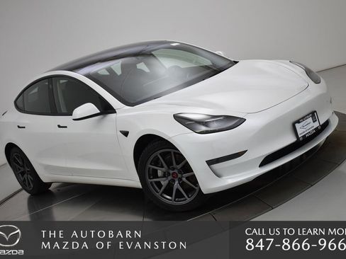 Used 2023 Tesla Model 3 Standard Range image 2