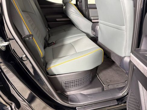 Used 2025 Toyota Tacoma Trailhunter image 15