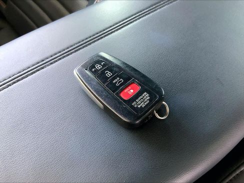 Used 2019 Toyota Avalon Touring w/ Advanced Safety Package FWD image 14