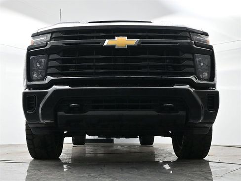 Used 2024 Chevrolet Silverado 2500 Custom w/ Custom Value Package image 10