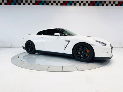 Used 2014 Nissan GT-R Black Edition AWD/4WD image 25