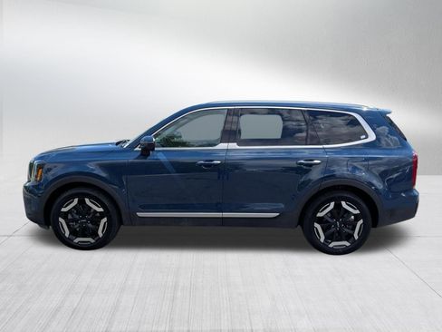 Used 2023 Kia Telluride S AWD/4WD image 3