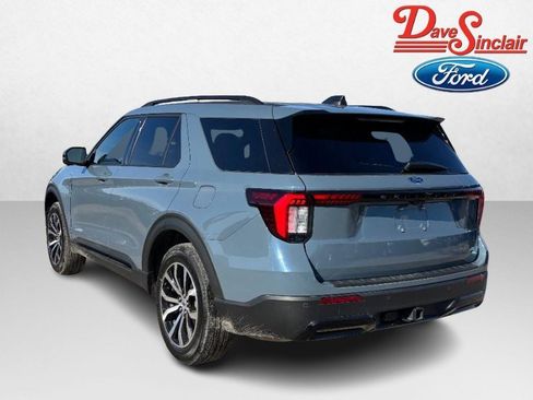 Used 2025 Ford Explorer ST-Line image 9