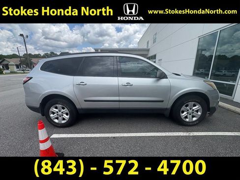 Used 2015 Chevrolet Traverse LS FWD image 4