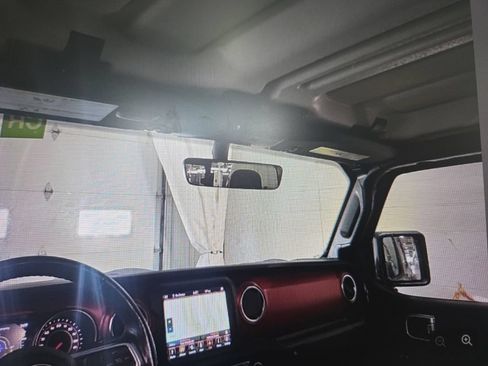 Used 2022 Jeep Gladiator Rubicon w/ LED Lighting Group AWD/4WD image 16