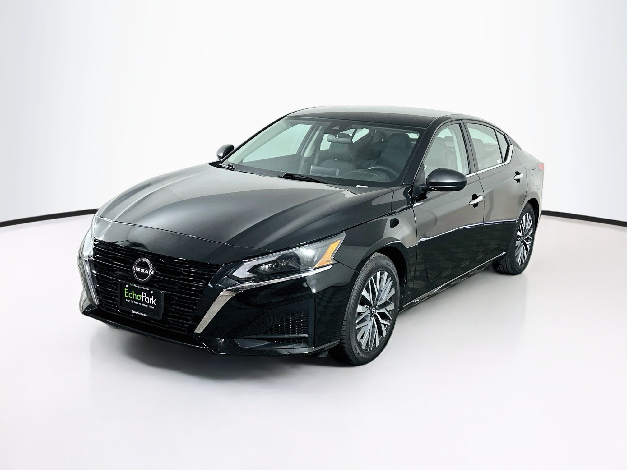 Used 2025 Nissan Altima 2.5 SV FWD image 3