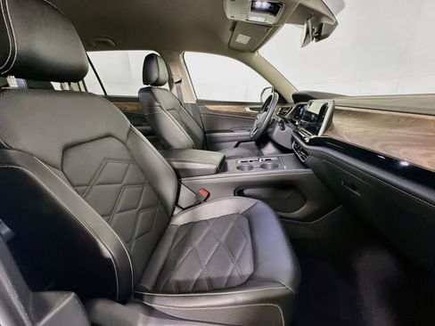 Used 2024 Volkswagen Atlas SE FWD image 31
