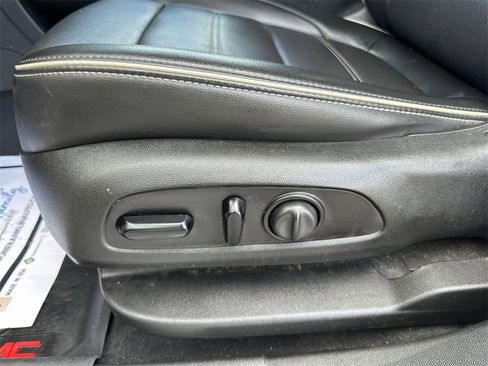 Used 2021 GMC Acadia Denali w/ GMC Pro Grade Package image 12