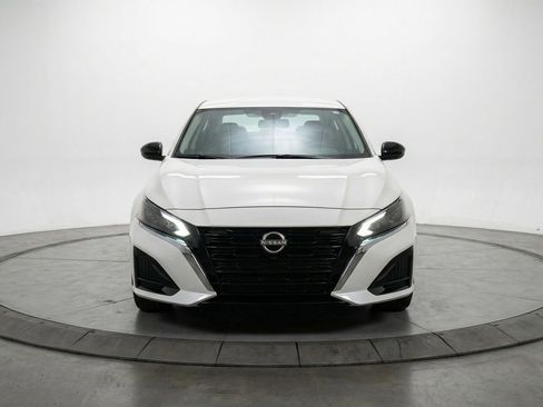 Used 2025 Nissan Altima 2.5 SV image 2