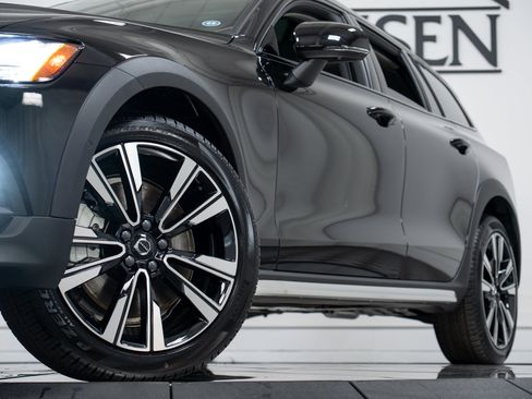 New 2026 Volvo V60 B5 Cross Country Ultra w/ Climate Package AWD/4WD image 27