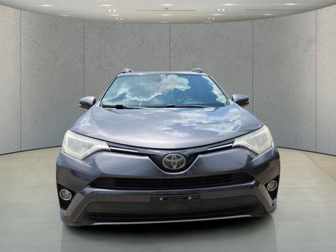 Used 2018 Toyota RAV4 XLE FWD image 12