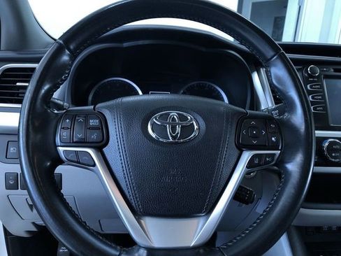 Certified 2017 Toyota Highlander XLE image 26