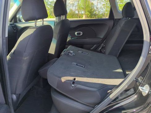 Used 2018 Kia Soul FWD image 18