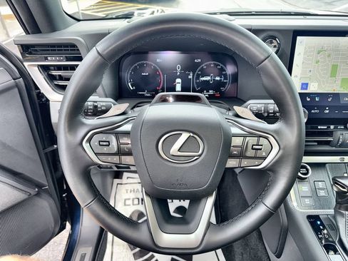 Used 2024 Lexus GX 550 w/ Accessory Package (2T) AWD/4WD image 11