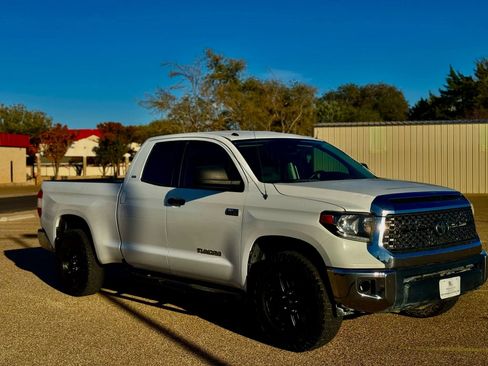 Used 2019 Toyota Tundra SR5 w/ SR5 Upgrade Package AWD/4WD image 4