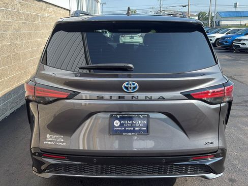 Used 2025 Toyota Sienna XSE AWD/4WD image 42