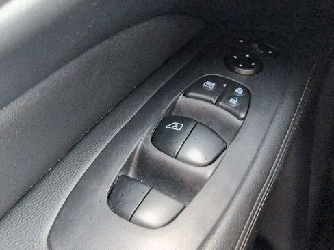 Used 2020 Nissan Pathfinder S AWD/4WD image 21