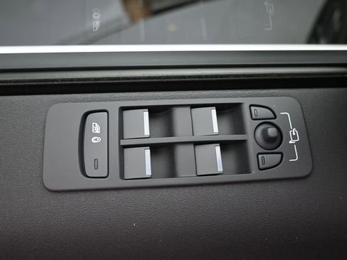 New 2026 Land Rover Discovery Sport Landmark AWD/4WD image 19