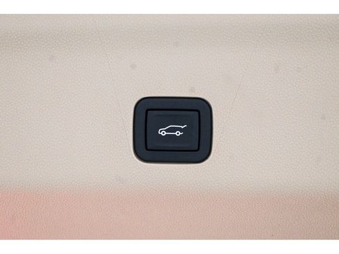 Used 2024 Cadillac Escalade Premium Luxury AWD/4WD image 74
