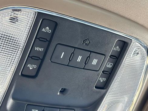 Used 2015 Jeep Grand Cherokee Limited w/ Luxury Group II image 25