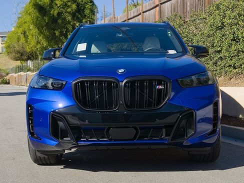 New 2026 BMW X5 M60i w/ Climate Comfort Package image 3