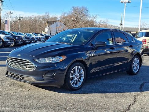 Used 2020 Ford Fusion SE image 3