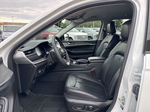 Used 2023 Jeep Grand Cherokee L Limited w/ Luxury Tech Group II image 9