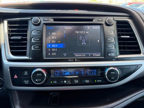 Used 2015 Toyota Highlander XLE AWD/4WD image 28